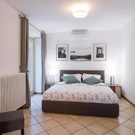 Il Patio Varenna Pool Sleeps 6 Apartment Perledo