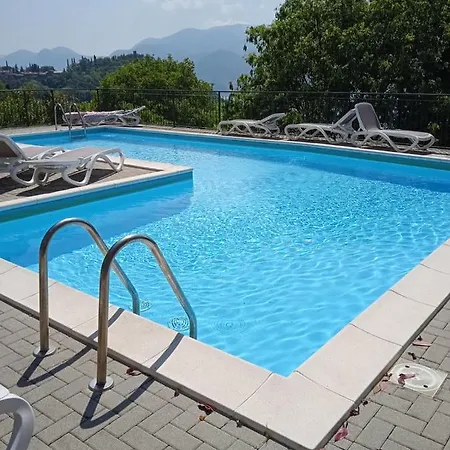 Il Patio Varenna Pool Sleeps 6 Apartment